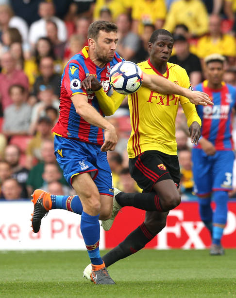 一位在球場 一位在球場